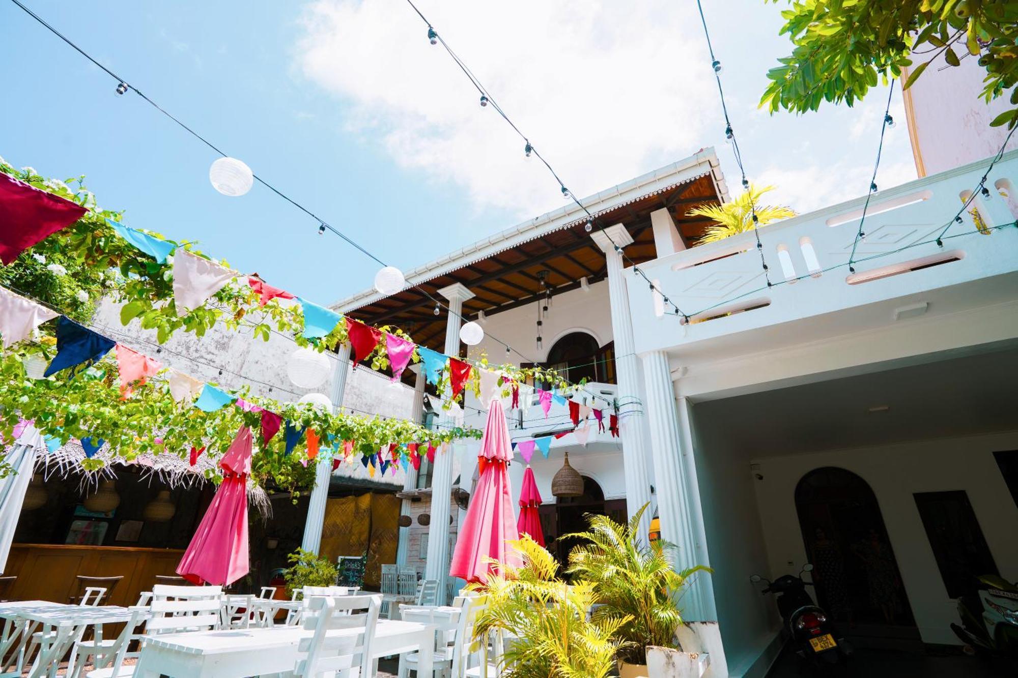 Frangipani Motel Galle Exterior photo
