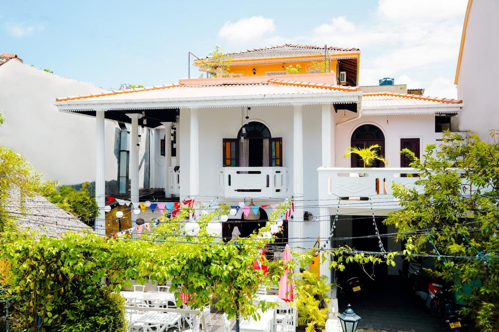 Frangipani Motel Galle Exterior photo