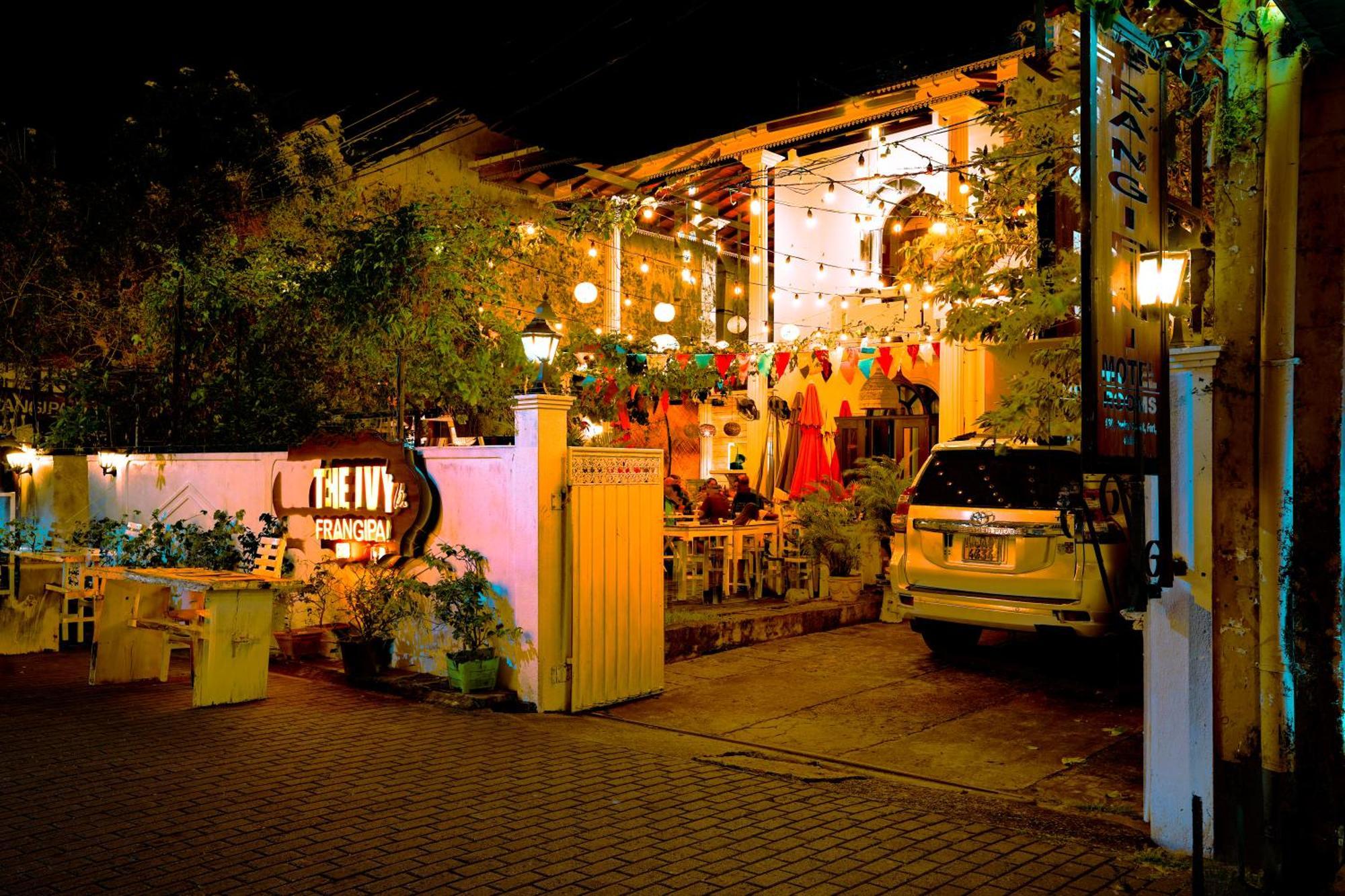 Frangipani Motel Galle Exterior photo