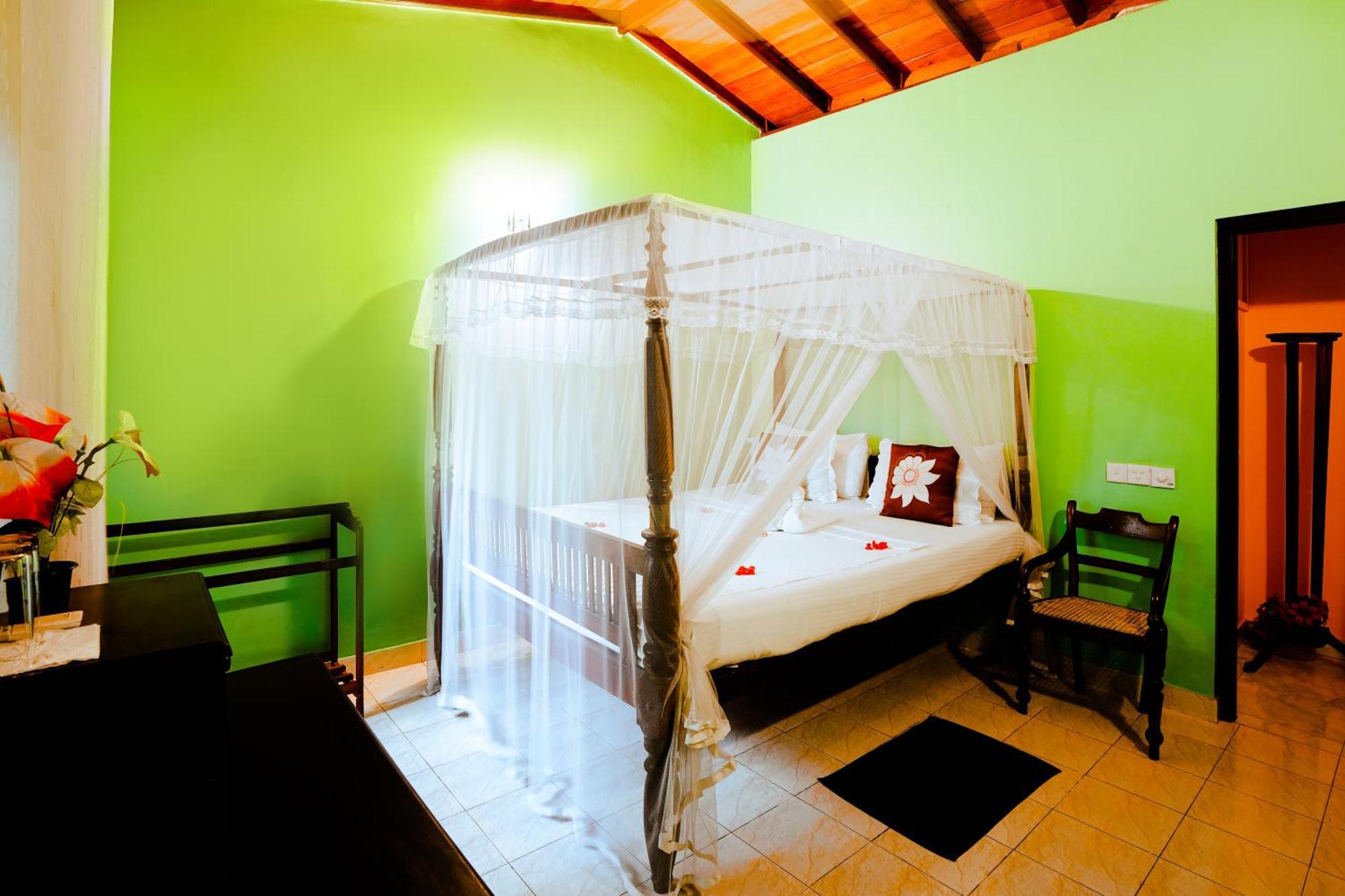 Frangipani Motel Galle Exterior photo