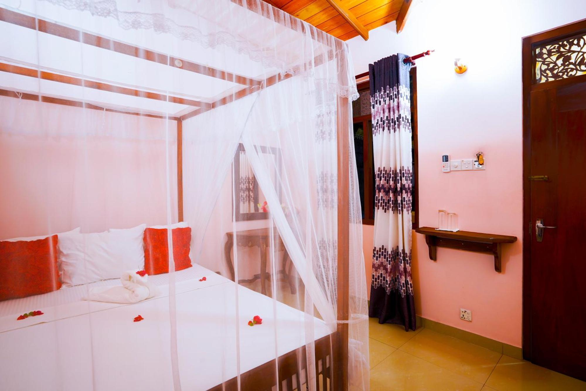 Frangipani Motel Galle Exterior photo