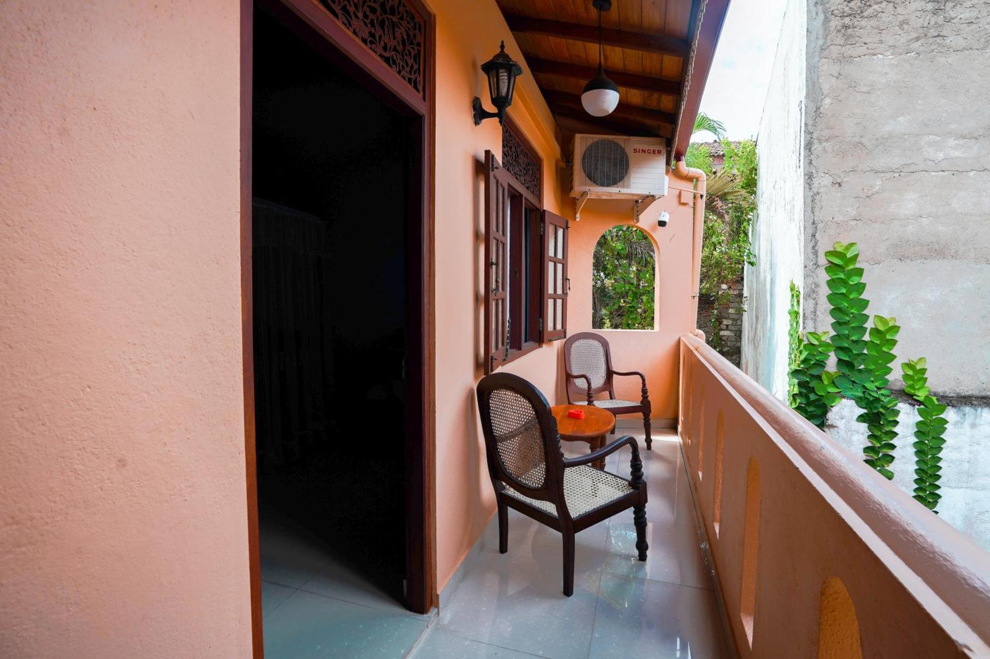 Frangipani Motel Galle Exterior photo
