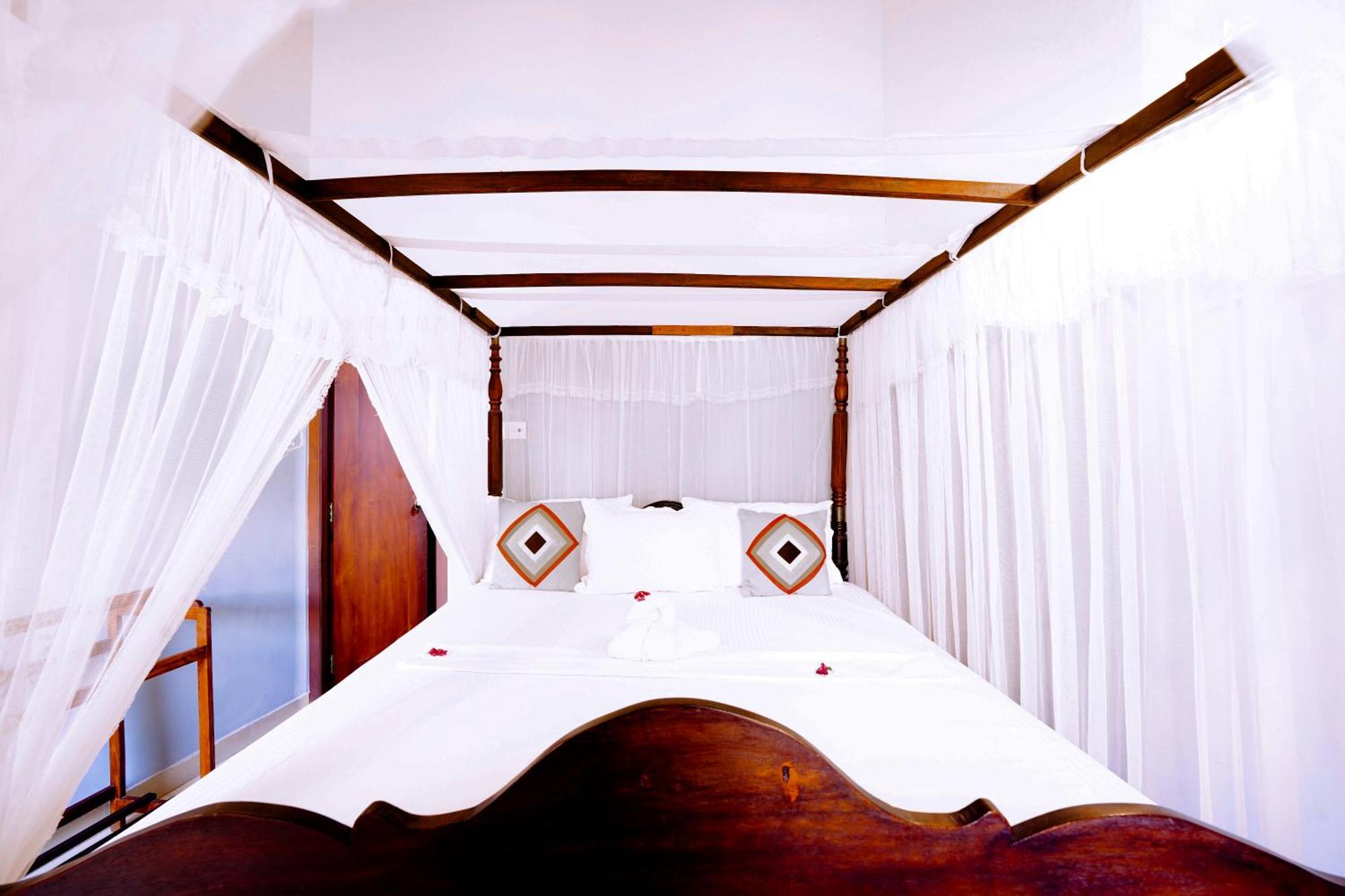 Frangipani Motel Galle Exterior photo