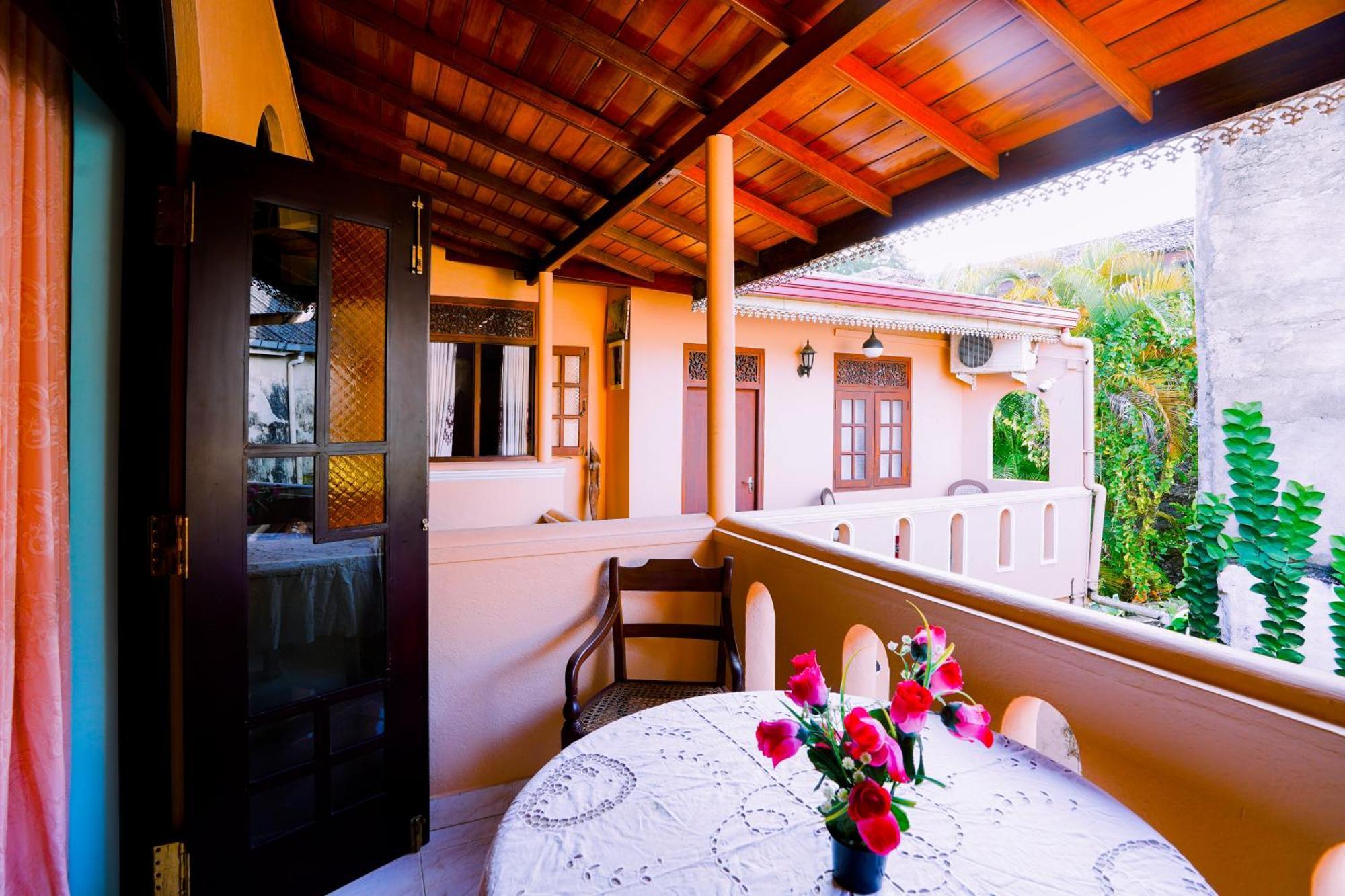 Frangipani Motel Galle Exterior photo