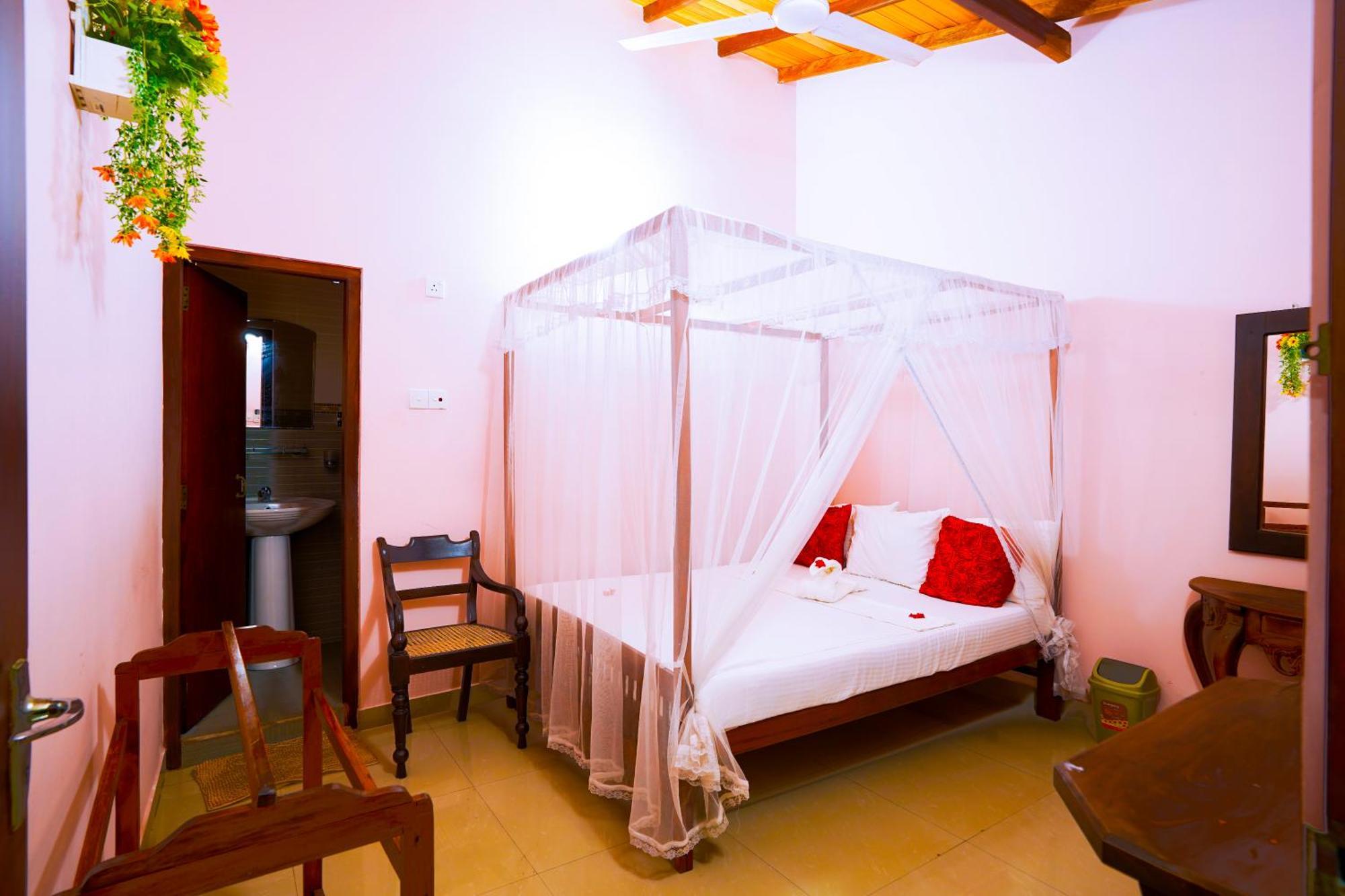 Frangipani Motel Galle Exterior photo