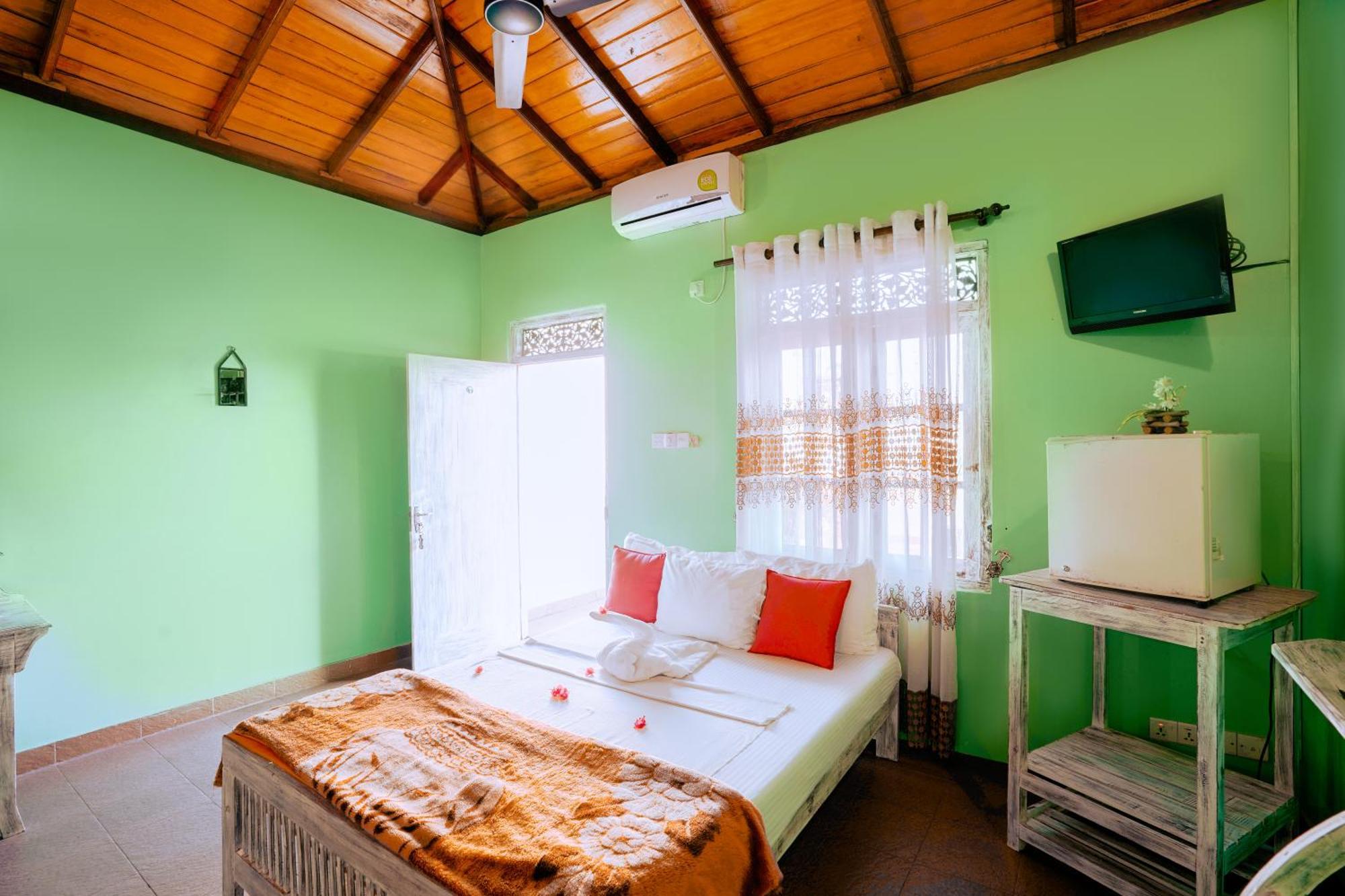 Frangipani Motel Galle Exterior photo
