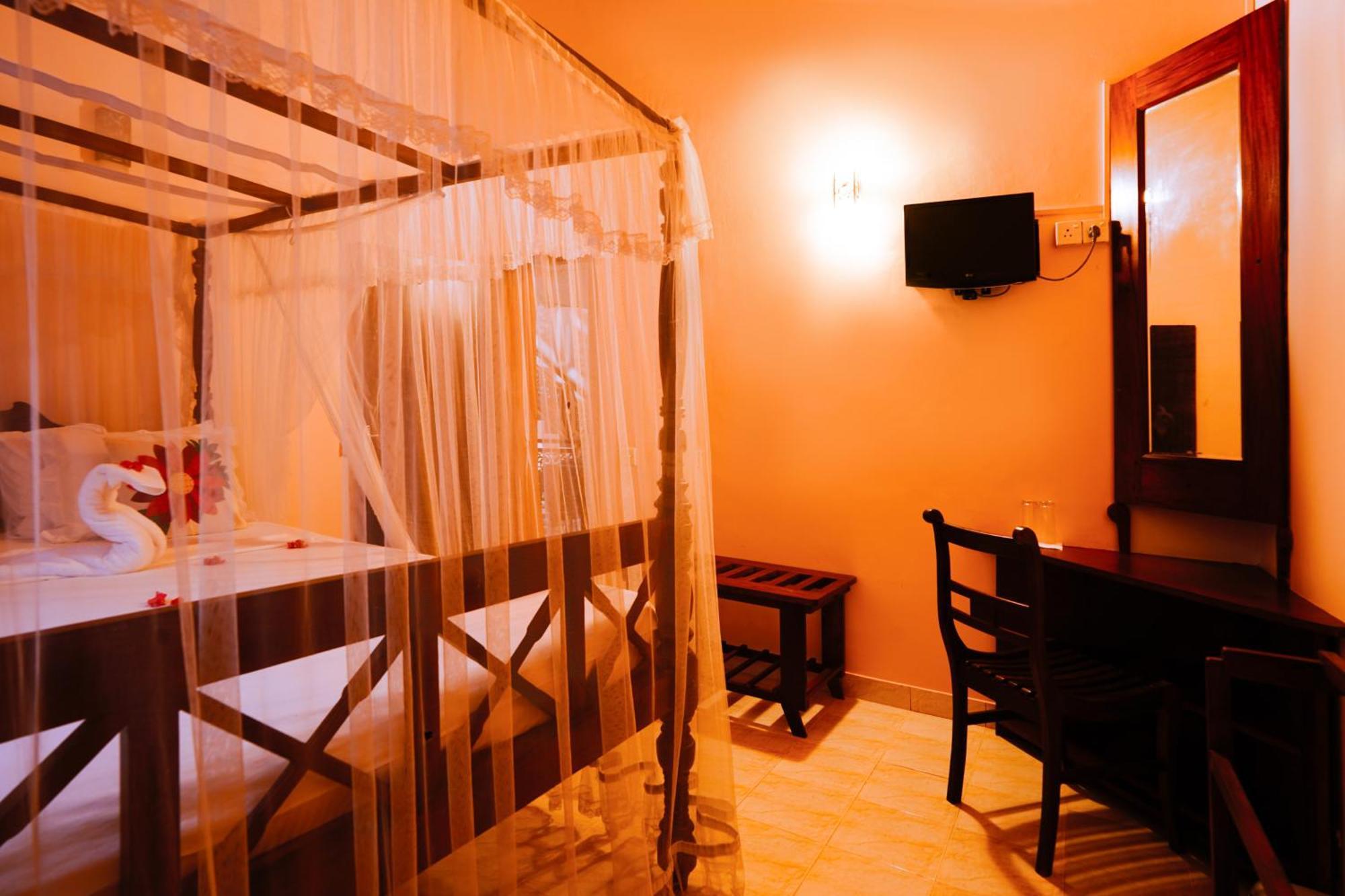 Frangipani Motel Galle Exterior photo