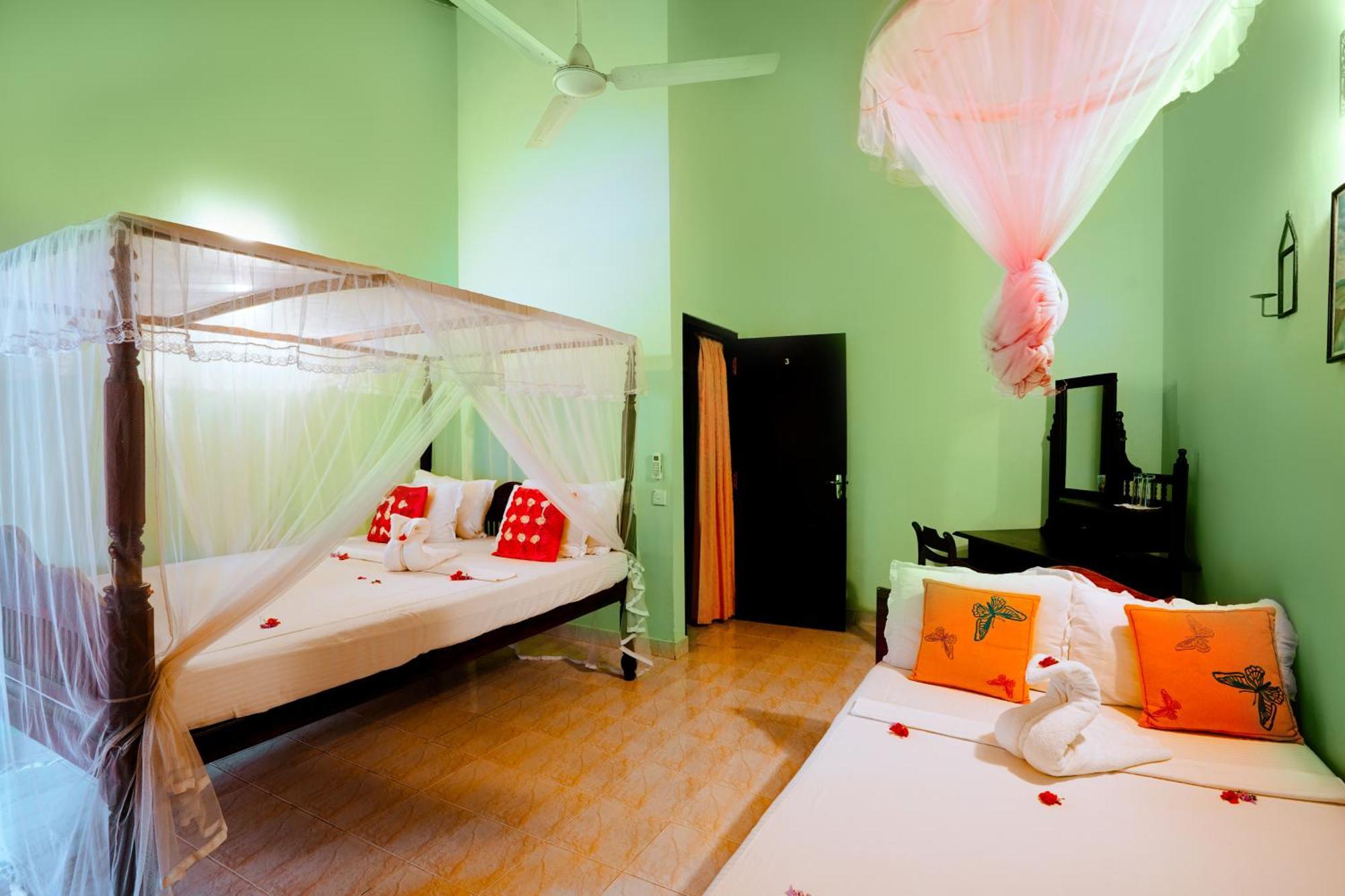 Frangipani Motel Galle Exterior photo