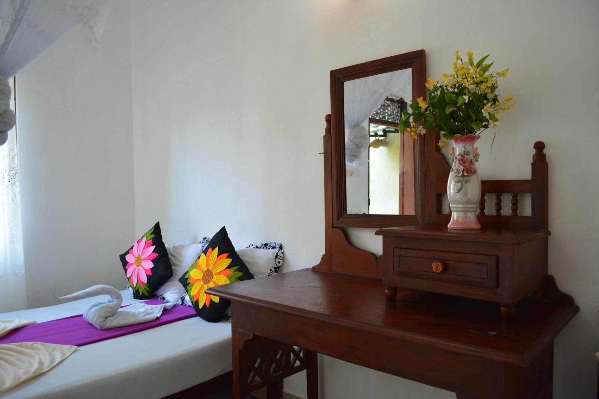 Frangipani Motel Galle Room photo