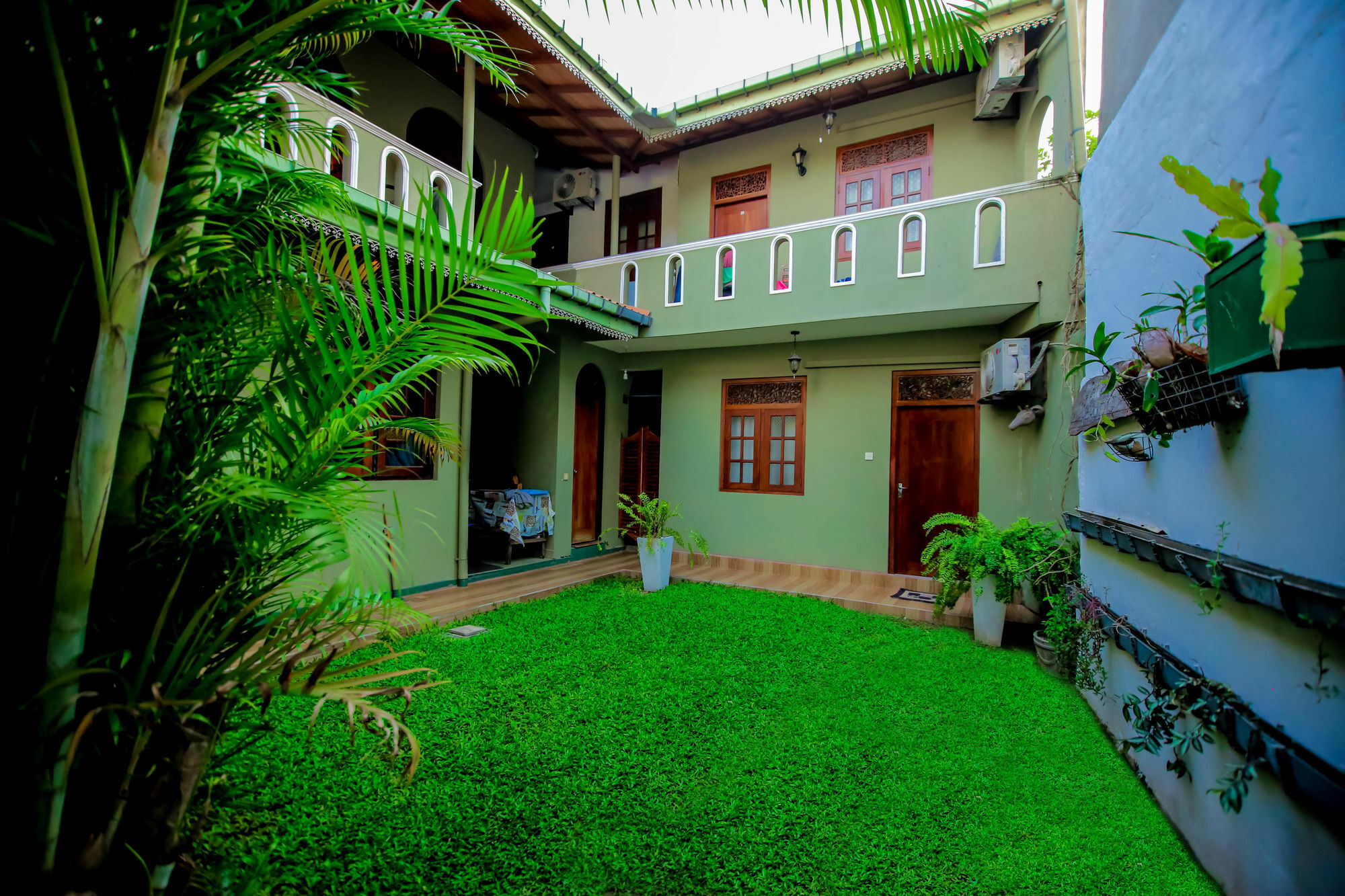 Frangipani Motel Galle Exterior photo