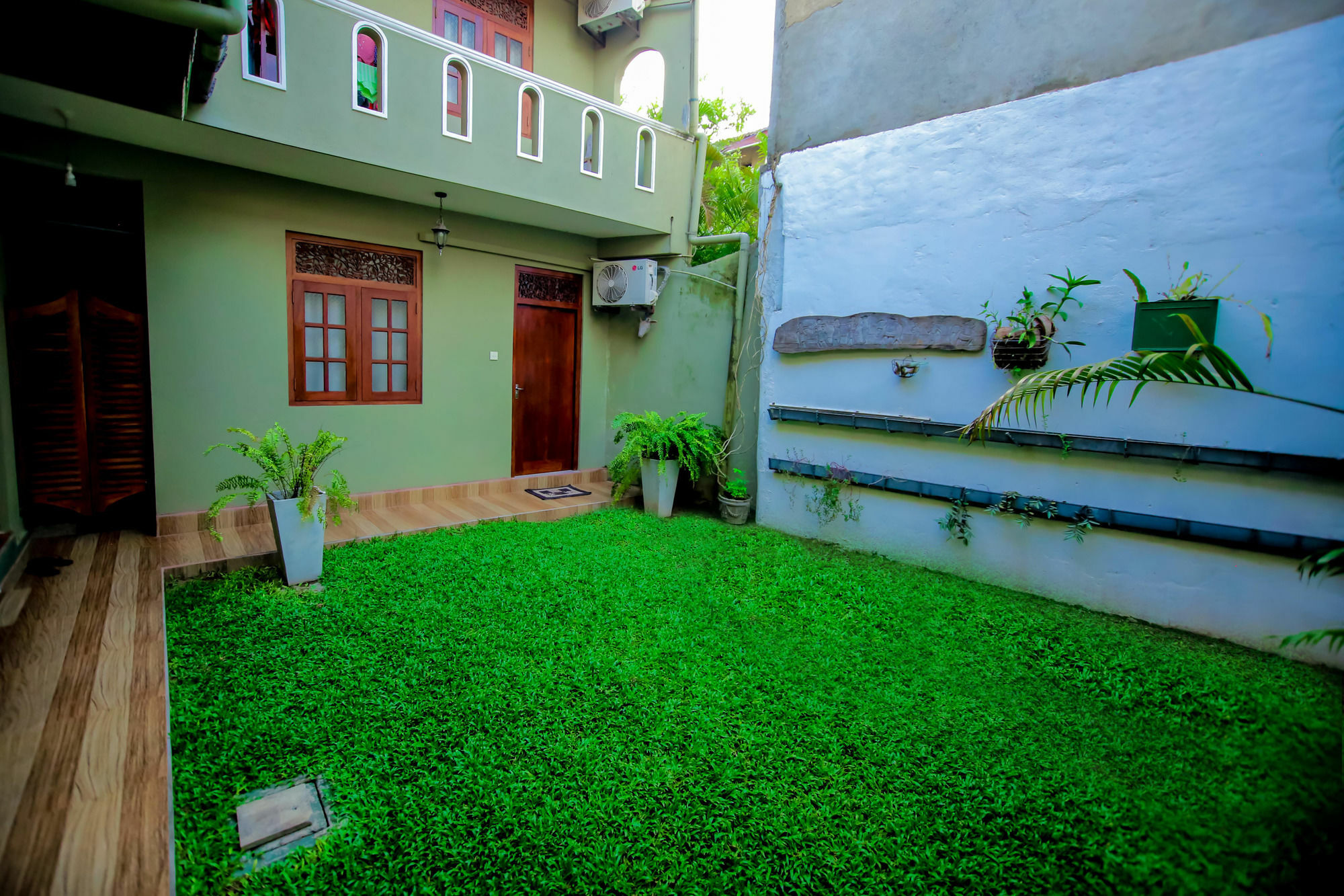 Frangipani Motel Galle Exterior photo